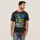 National Down Syndrome Awareness Down Right Perfec Tシャツ (正面フル)