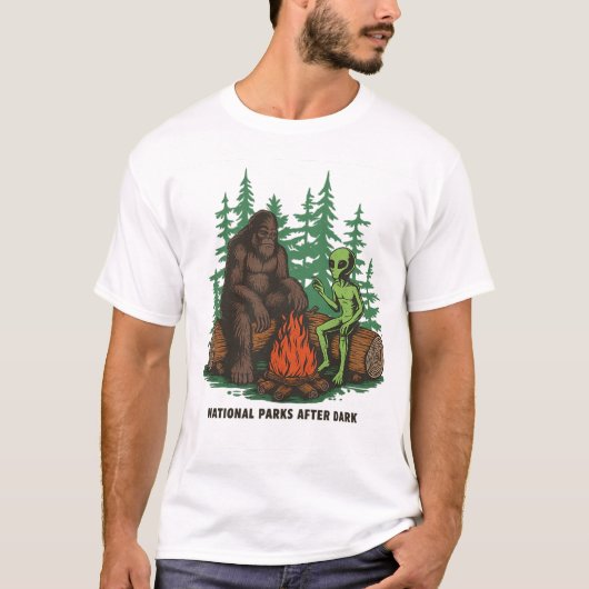 National Parks After Dark T-Shirt – Night Hiker, Tシャツ (正面)