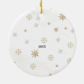 Nativity Bible Verse Baby's First Christmas セラミックオーナメント (裏面)