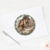 Nativity Scene Baby Jesus in the Manger Your Photo ラウンドシール (封筒)