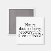 "Nature Does Not Hurry" - Citation Zen Inspirante マグネット (正面/裏面)