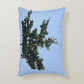 Nature's Harmony Pillow - Trees and Skies in Perfe アクセントクッション (正面(垂直))