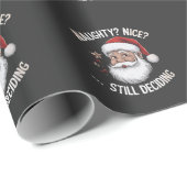 Naughty? Nice? STILL Deciding Funny Santa Claus  ラッピングペーパー (ロールコーナー)