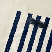 Nautical Anchor and Laurel Wreath on Navy Stripes ビーチタオル (インサイチュ)