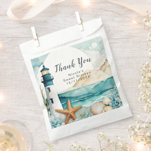 Nautical Lighthouse Sweet Sixteen フェイバーバッグ (クリップ留めされた状態)