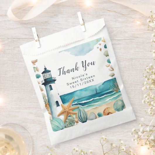 Nautical Lighthouse Sweet Sixteen フェイバーバッグ (クリップ留めされた状態)