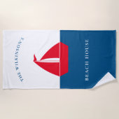 Nautical Red Sailboat Personalized Family Name ビーチタオル (正面)