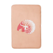 Nautilusシェル – コーラルオレンジと白 バスマット (正面縦)