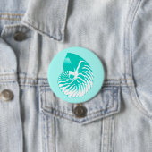 Nautilusシェル – ターコイズ、アクアと白 缶バッジ (インサイチュ)