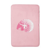Nautilus Shell – コーラルピンクと白 バスマット (正面縦)