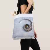 nautilus shell seashell fibonacci swirl tote bag トートバッグ (クローズアップ)