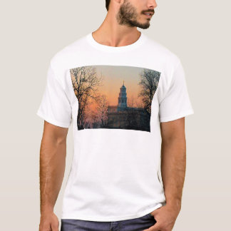 Nauvooの寺院のたそがれ Tシャツ