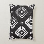 Navajo Geometric:白黒Tribal. アクセントクッション (裏面(縦))