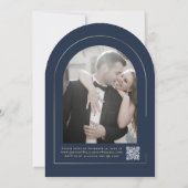 Navy Background Arch Gold Elegant Save the Date 招待状 (裏面)