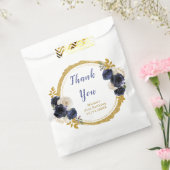 Navy Blue and Gold Elegant Flowers Birthday フェイバーバッグ (封をした状態)
