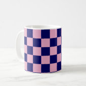 Navy Blue and Light Pink Checkerboard Pattern コーヒーマグカップ (正面左)
