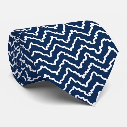 Navy Blue And White Squiggly Chevron Pattern ネクタイ (ロール)