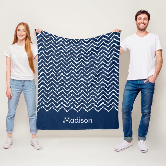 Navy Blue And White Squiggly Chevron Pattern フリースブランケット (インサイチュ)