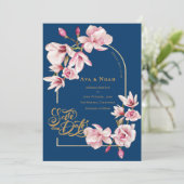 Navy Blue Blush Pink Magnolia Floral Save the Date 招待状 (スタンド正面)