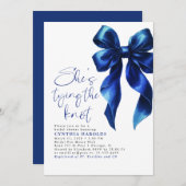 Navy Blue Bow She's Tying the Knot Bridal Shower 招待状 (正面/裏面)