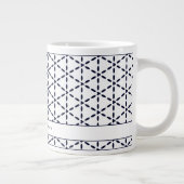 Navy Blue Geometric Pattern on White ジャンボコーヒーマグカップ (右)