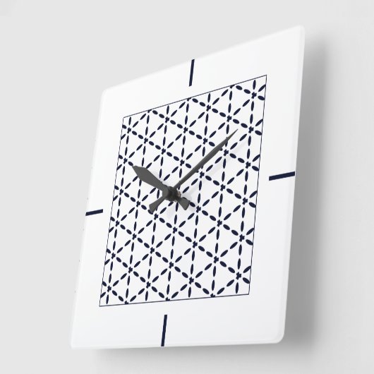 Navy Blue Geometric Pattern on White スクエア壁時計 (傾斜)