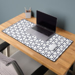Navy Blue Geometric Pattern on White デスクマット<br><div class="desc">A clean and elegant geometric pattern featuring navy blue petal shapes arranged in a symmetrical design on a white background. This minimalist decorative motif adds a modern yet timeless touch to stationery, home décor, and personalized products.</div>