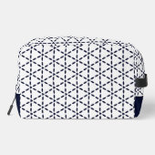 Navy Blue Geometric Pattern on White ドップキット (裏面)