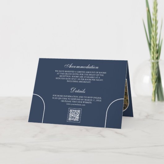 Navy Blue Minimal Arch Photo QR code Wedding 招待状 (裏面)