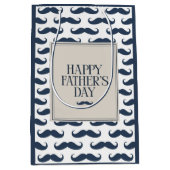 Navy Blue Mustache Pattern Happy Father's Day ミディアムペーパーバッグ (正面)