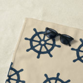navy blue ship wheel & Monogram Beige Coastal home ビーチタオル (インサイチュ)