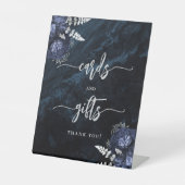 Navy Blue Silver Floral Wedding Cards Gifts 台座サイン (正面)