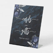 Navy Blue Silver Floral Wedding Cards Gifts 台座サイン (正面)