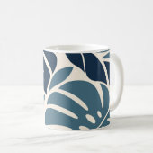 Navy Blue Tropical Leaf Silhouette コーヒーマグカップ (正面右)