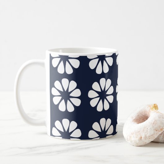 Navy Blue White Floral コーヒーマグカップ (ドーナツ)