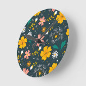 Navy Floral Garden Whimsical Spring Pattern ラウンド壁時計 (傾斜)