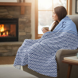 Navy Geometric Chevron Monogram Design フリースブランケット