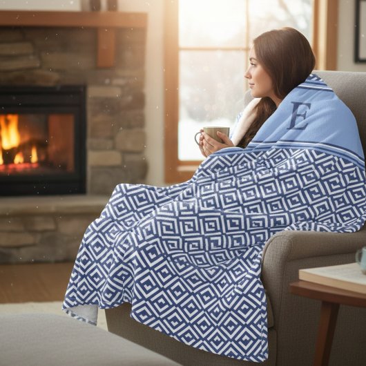 Navy Geometric Chevron Monogram Design フリースブランケット