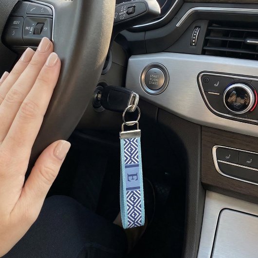 Navy Geometric Chevron Monogram Design リストバンドキーホルダー