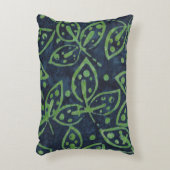 Navy Green Foliage Boho Batik Look アクセントクッション (正面(垂直))