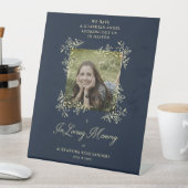 Navy Hand Lettered Chic Flourish Funeral Memorial 台座サイン (インサイチュ)