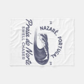 Nazaré Portugal Big Wave Surfing Surf Swell Chaser フリースブランケット (正面(横))