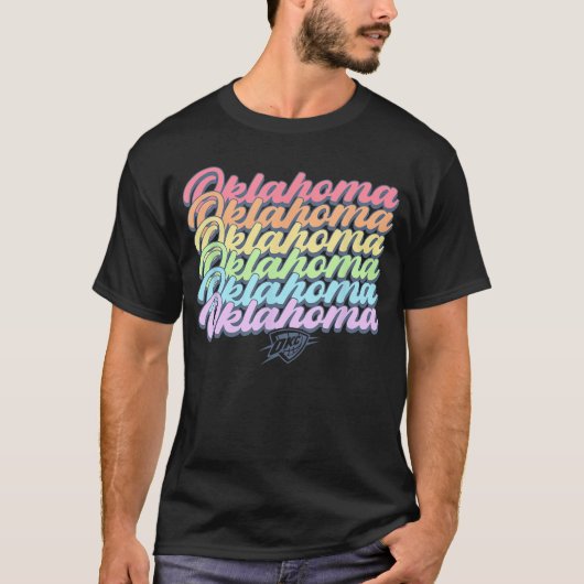 NBA Oklahoma Cityhunder Pastel Rainbow Pride Stack Tシャツ (正面)