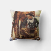 NCワイエスで馬に水を与えるカウボーイ、ヴィンテージ・アート クッション (裏面)