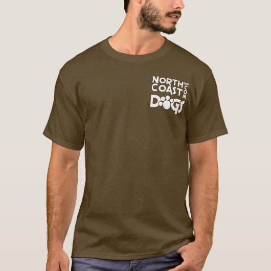 NCDの小型のロゴ-暗闇の白 Tシャツ (正面)