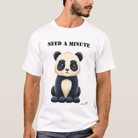 Need a Minute Funny Tired Panda T-Shirt Tシャツ (正面)
