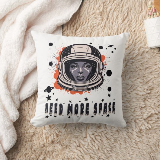Need More Space – Astronaut Throw Pillow クッション (ブランケット)