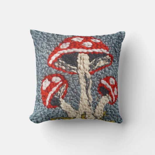 NEEDLE PUNCH MUSHROOM PILLOW DESIGN クッション (正面)