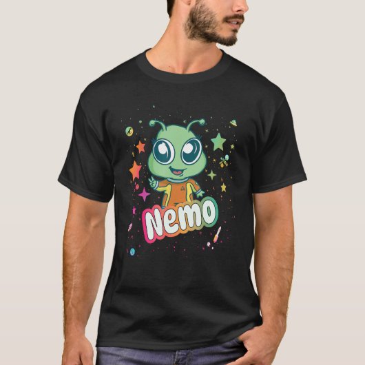 NEMO – かわいい男の子の名前かわいいエイリアン Tシャツ (正面)