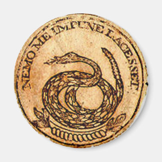 Nemo me impune lacesset マグネット